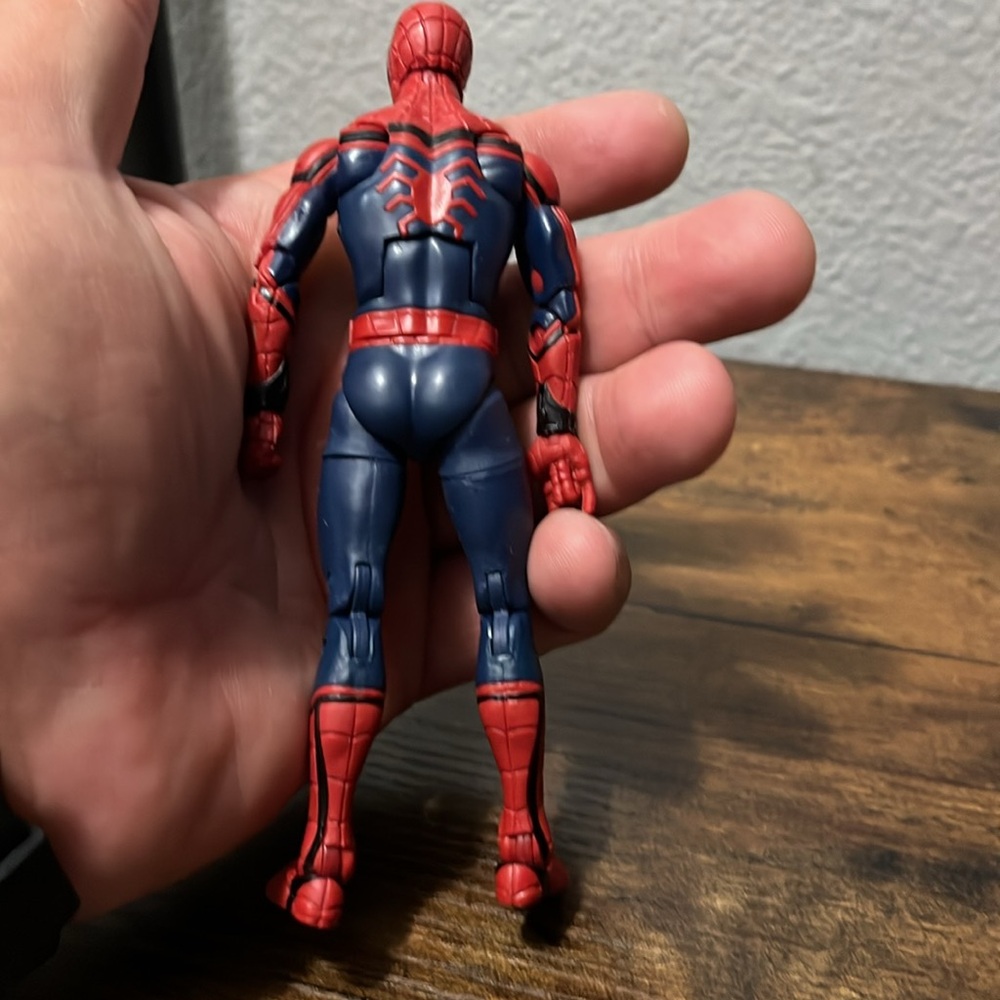 Superhero Action Figure Set - Red and Blue - Picture 5 of 10